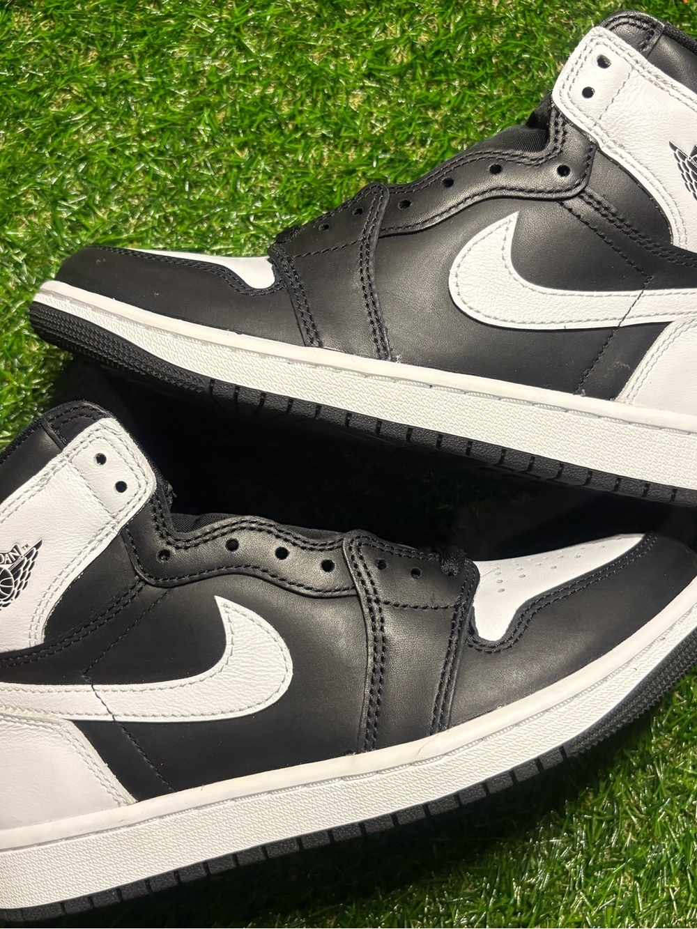 Nike Black and White High-Top- Nike Air Jordan Style youth 6, women’s 7.5